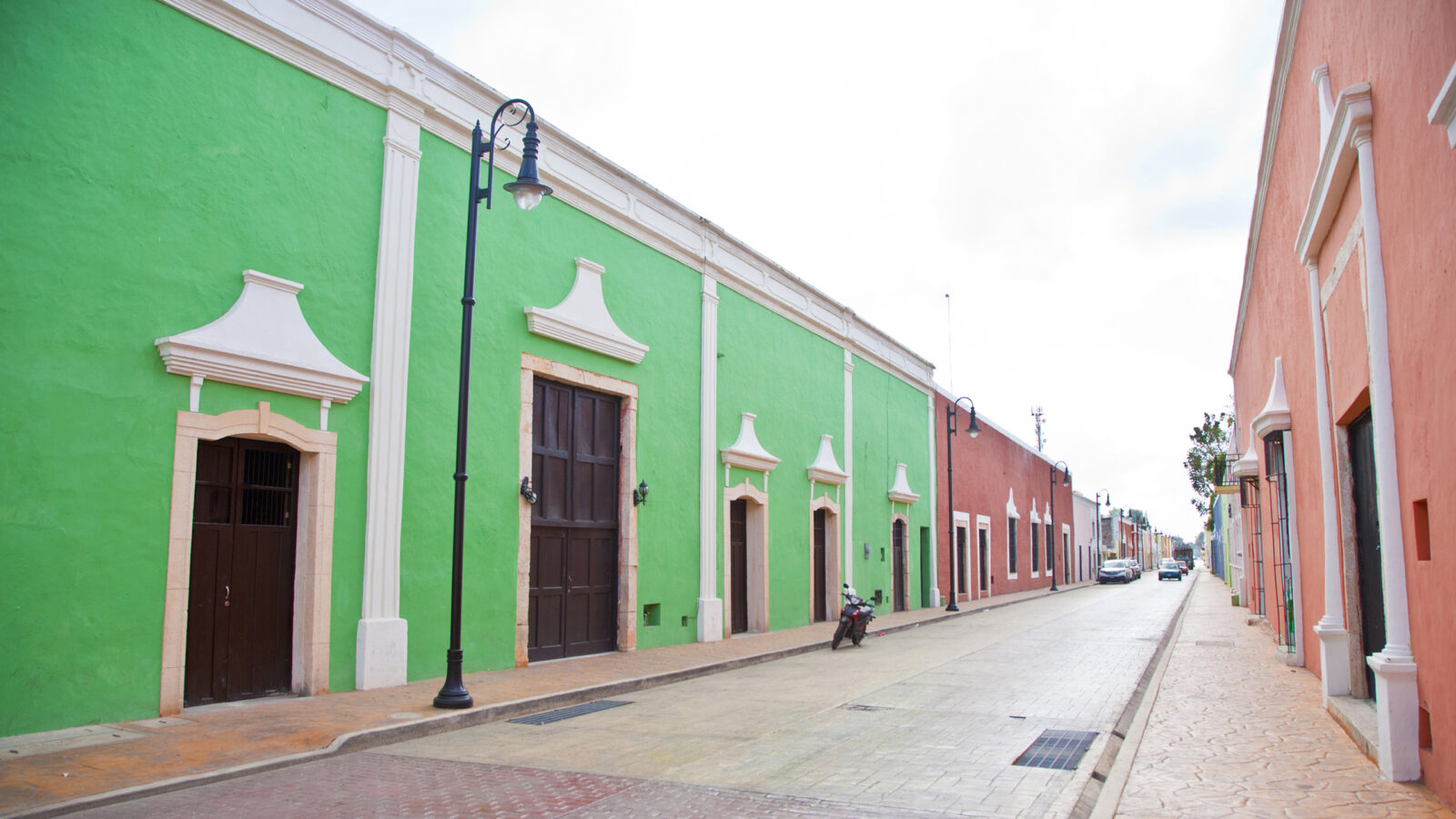valladolid-mexico-colourful-street