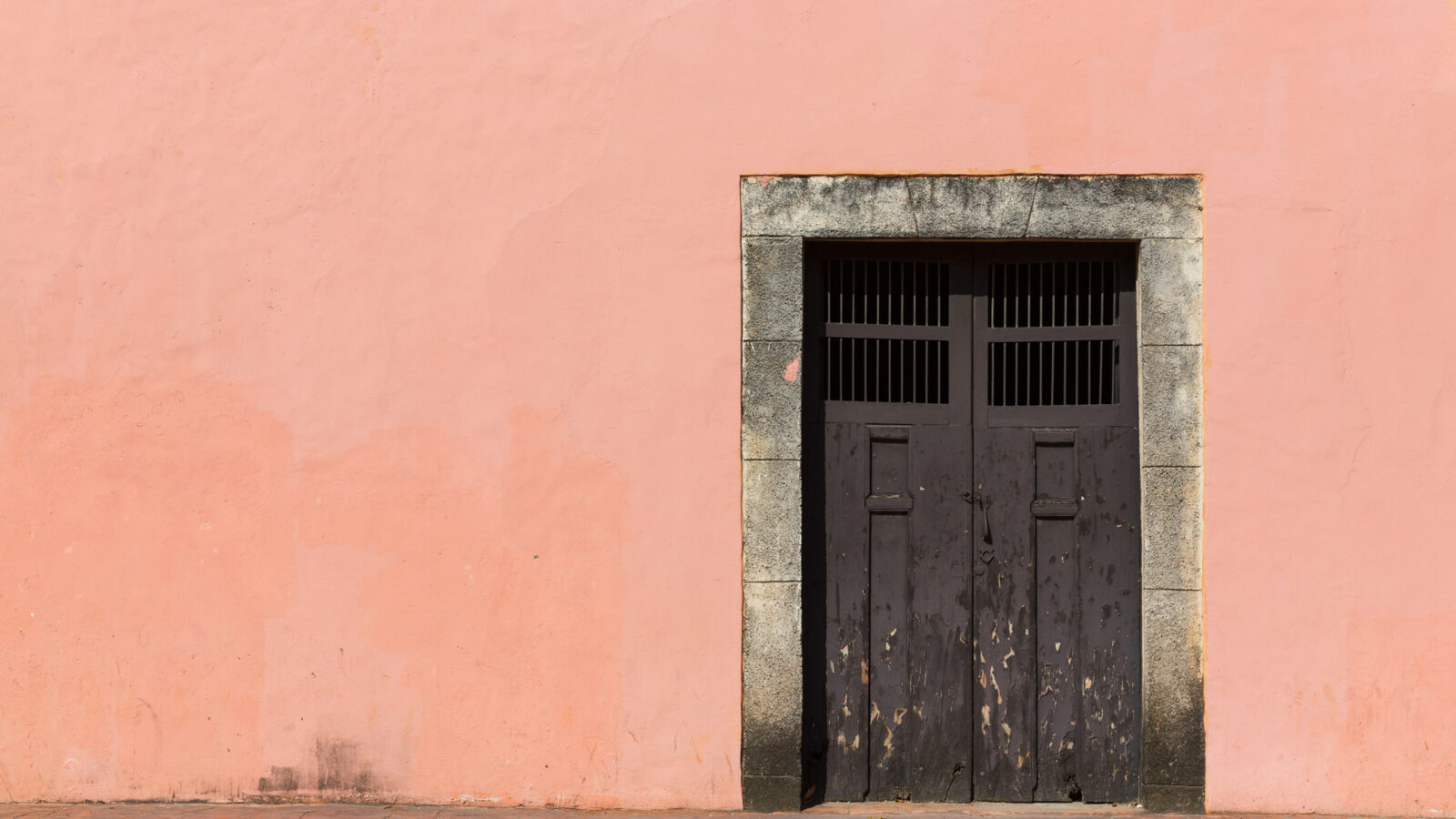 valladolid-mexico-colurful-door