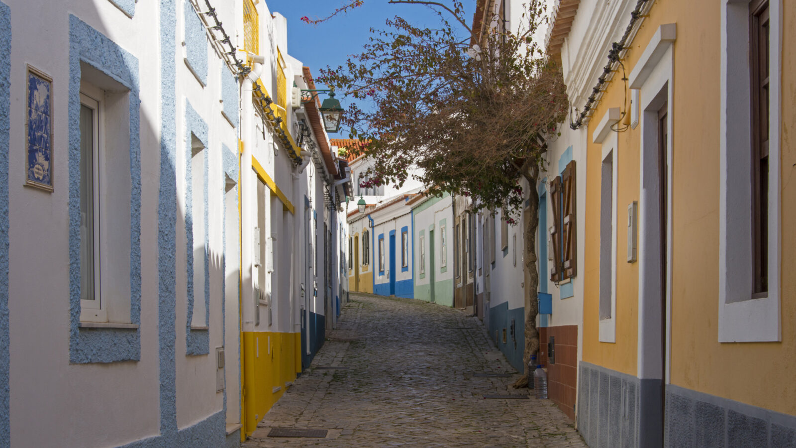 the-algarve-cobbled-streets
