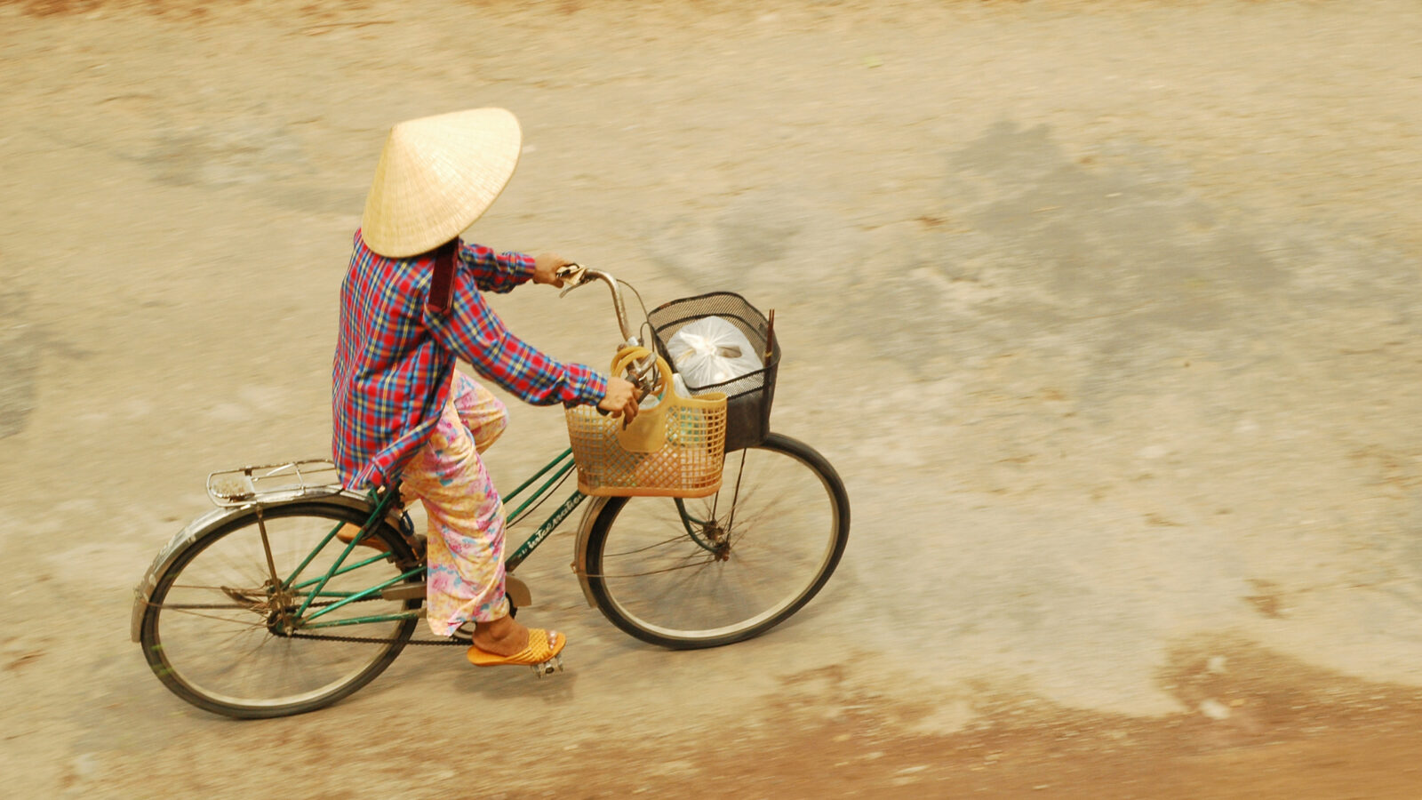 ho-chi-minh-cyclist