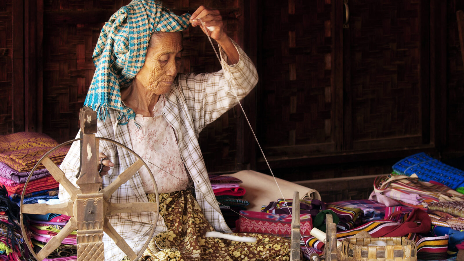 myanmar-woman-sowing