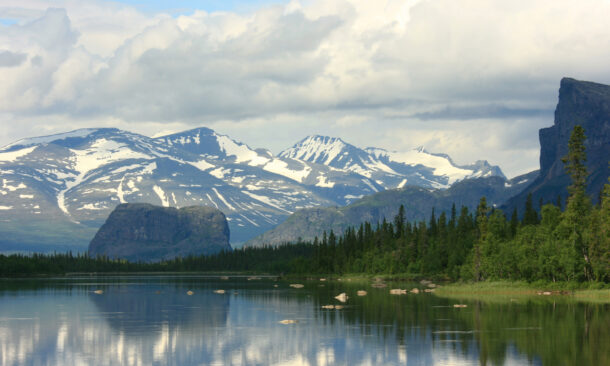 Swedish-Lapland-lake-mountain