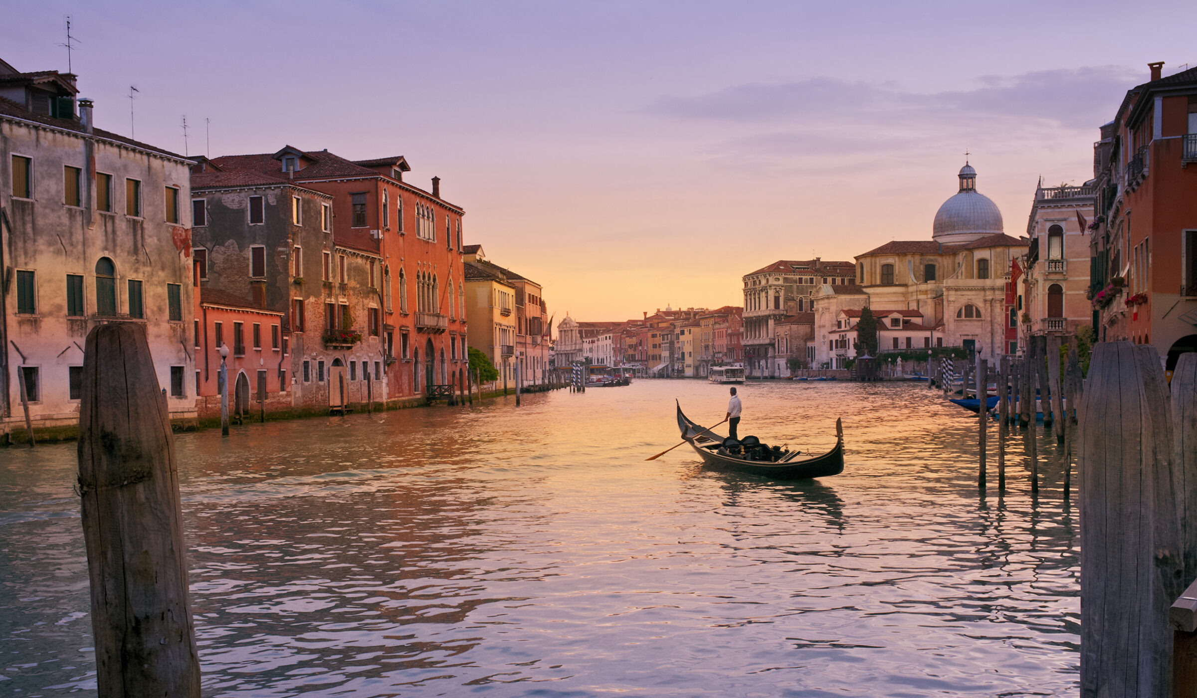 gondola-grand-canal-venice-italy