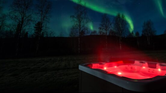 loggers-lodge-jacuzzi-swedish-lapland