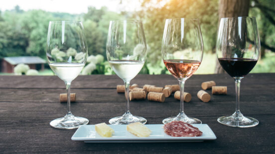 wine-glasses-snacks-italy
