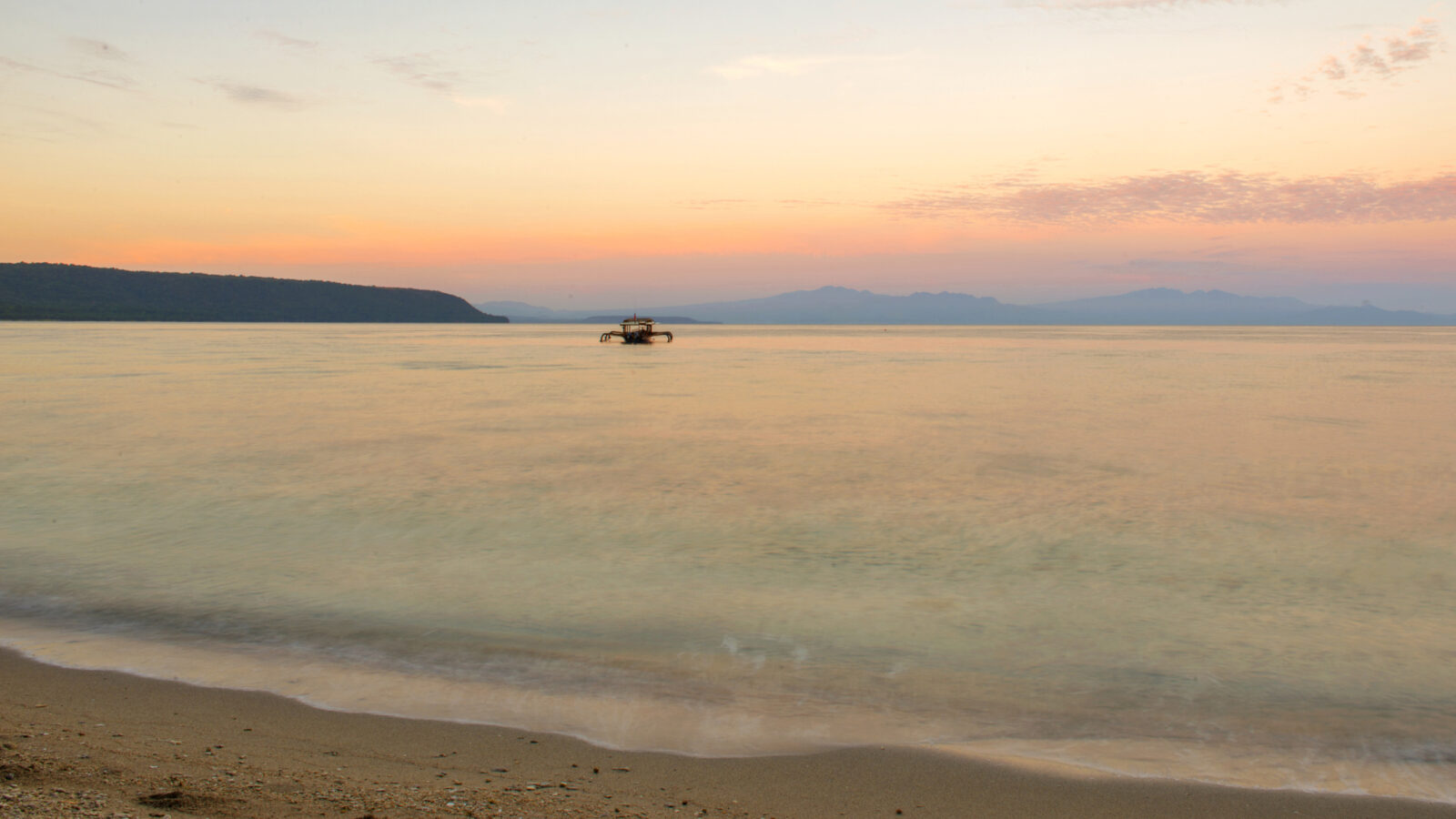amanwana-beach-sunset