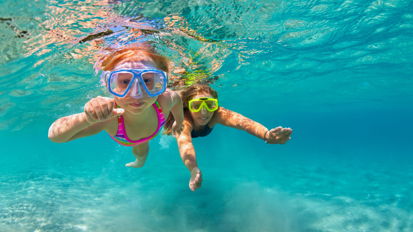 indonesia-family-snorkelling