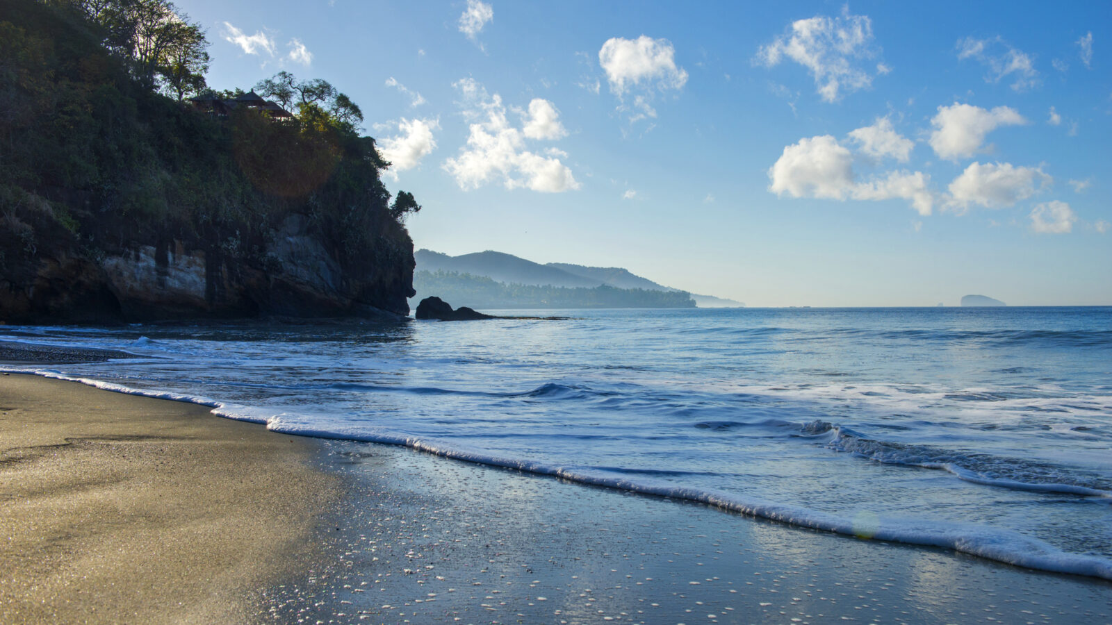 amankila-black-sand-beach