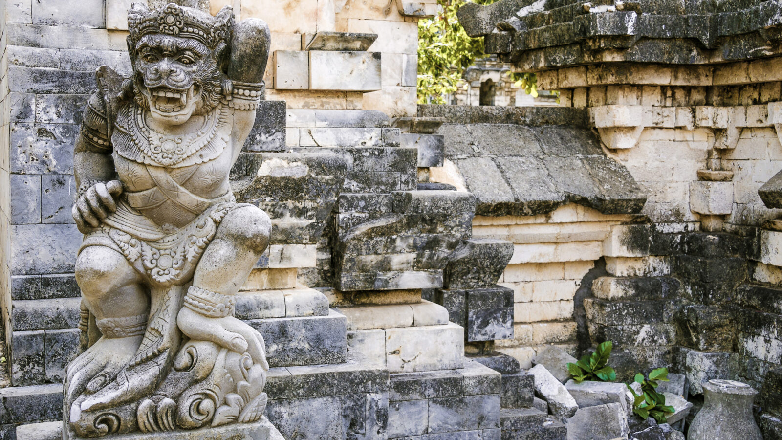 uluwatu-bali-statue