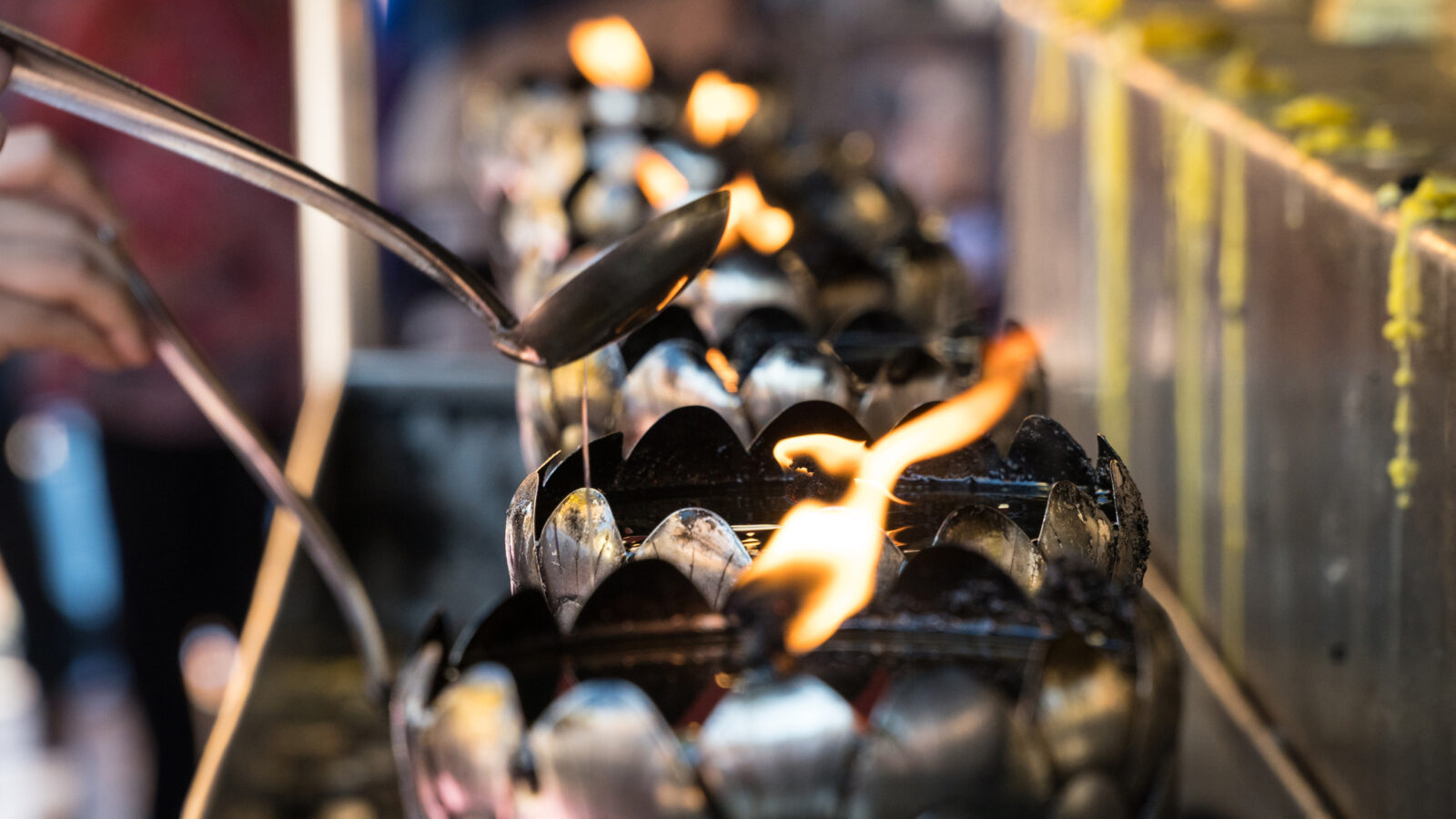 thailand-oil-lamps