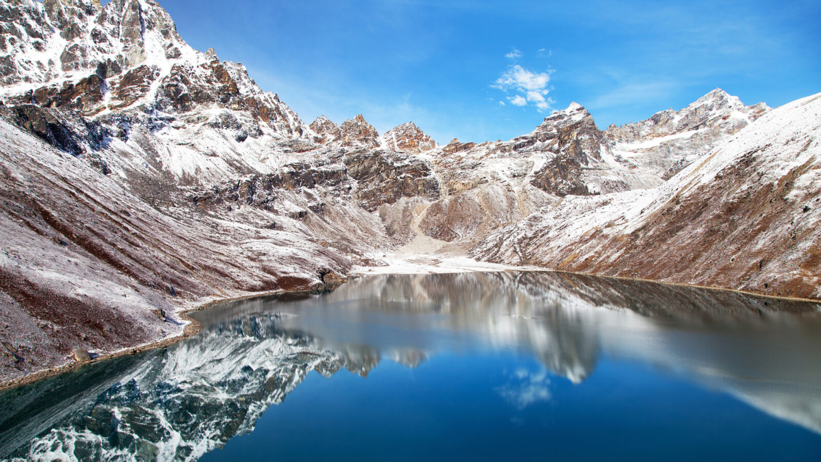 everest-region-lake