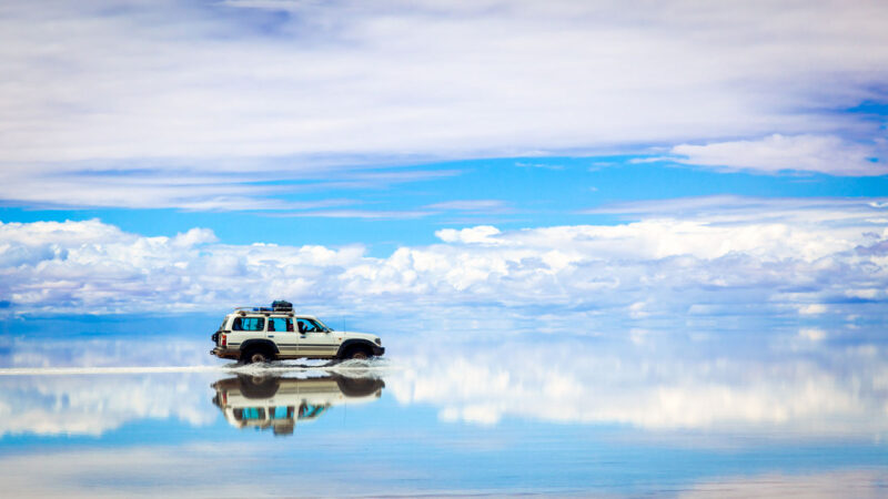Old 4×4 in the Salar de Uyuni, Bolivia