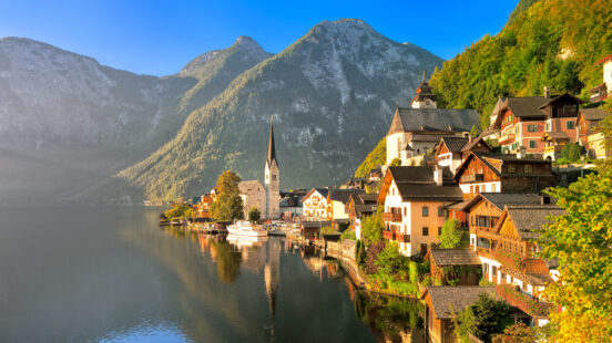 traditional-house-hallstatt-salzkammergut-austria