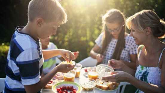 family-eating-fresh-breakfast