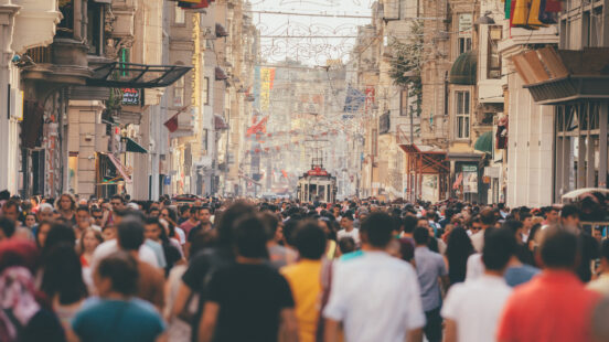 istiklal-avenue-istanbul-people