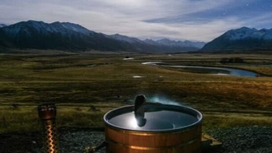 Outdoor hot tub at The Lindis hotel, New Zealand