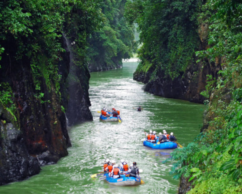 Leaving Pacuare Lodge by raft
