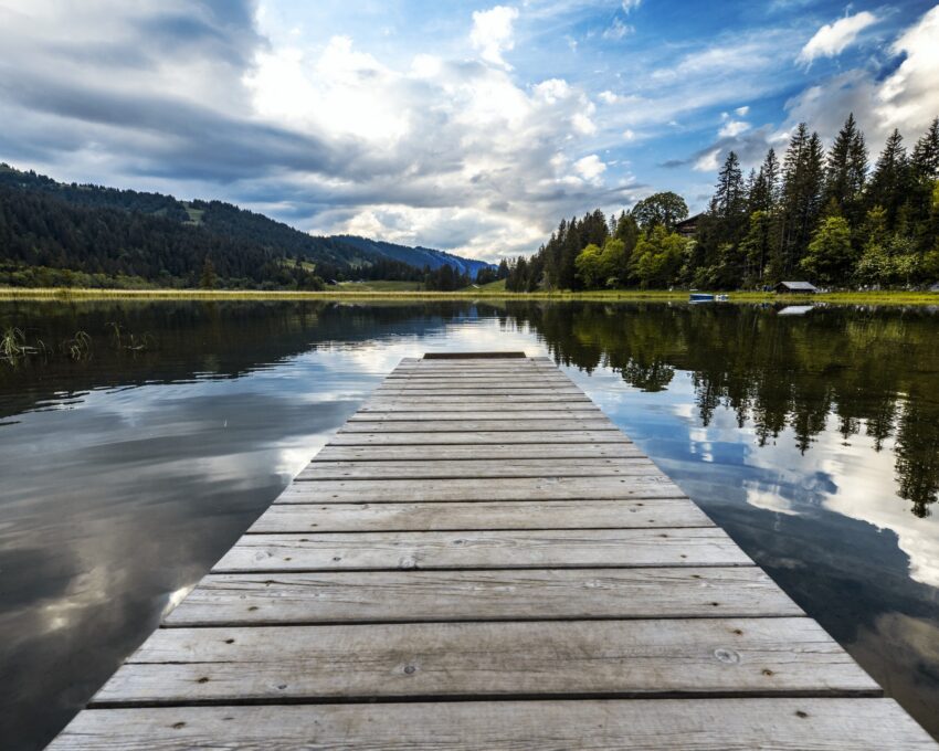 Lake Lauenen cycling tour