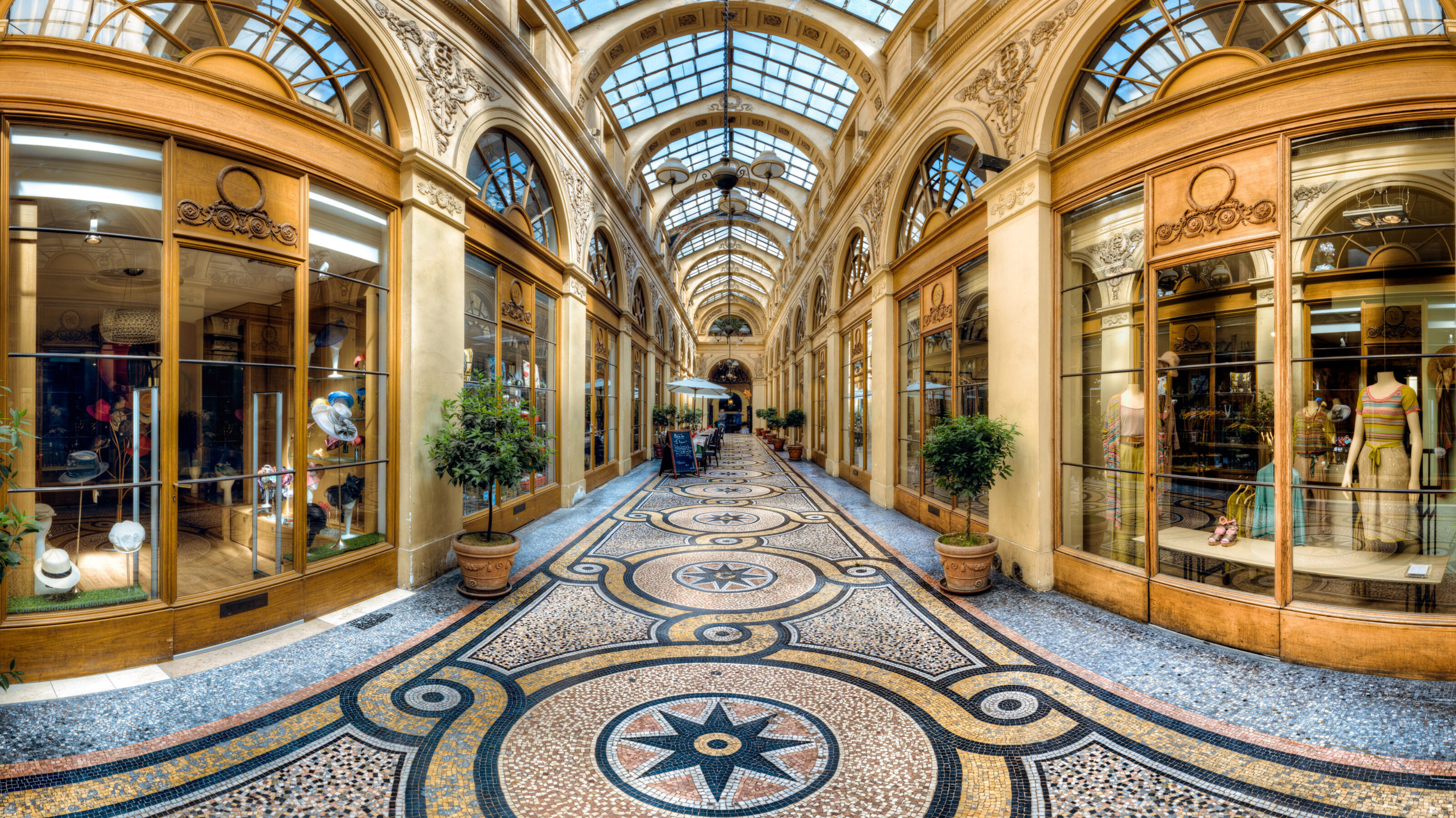 Luxury Paris and the Loire Valley