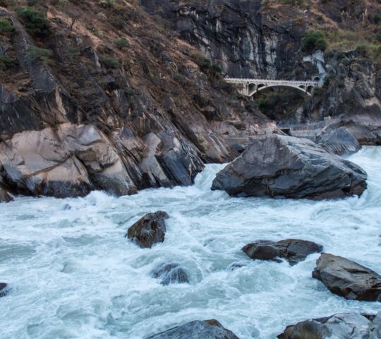 The fast-flowing waters of Tiger Leaping Gorge