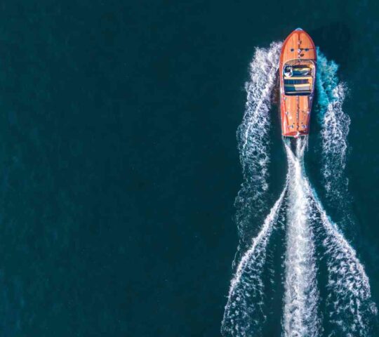 Speeding across Lake Como