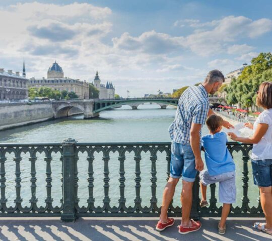 Map reading in Paris