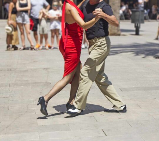 Sultry tango on the streets of Buenos Aires