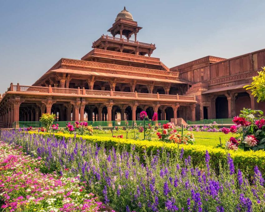 A pause at Fatehpur Sikri en route to Agra