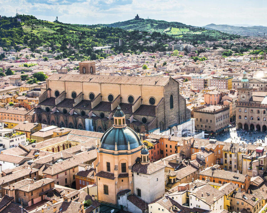 Private transfer from Venice to Florence via Bologna