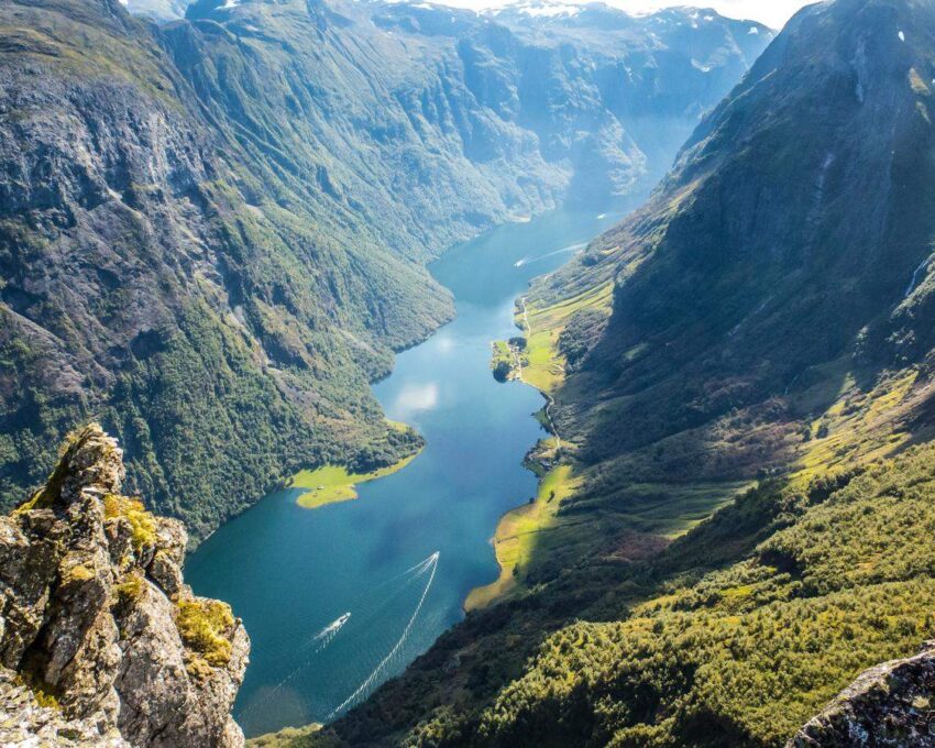 Explore Flåm