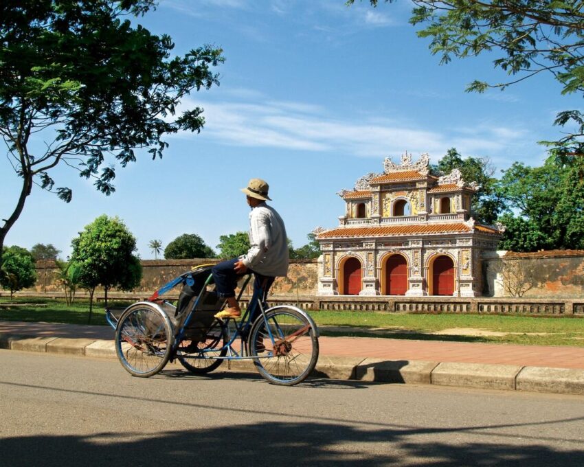 Exploring Hanoi on a cyclo tour