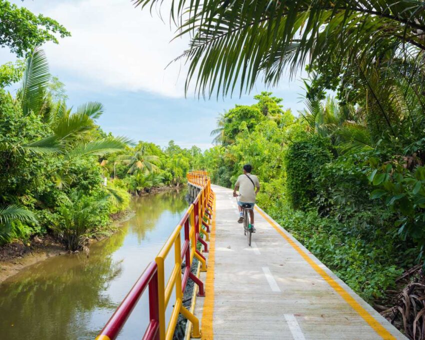 A cycling tour of Bang Krachao