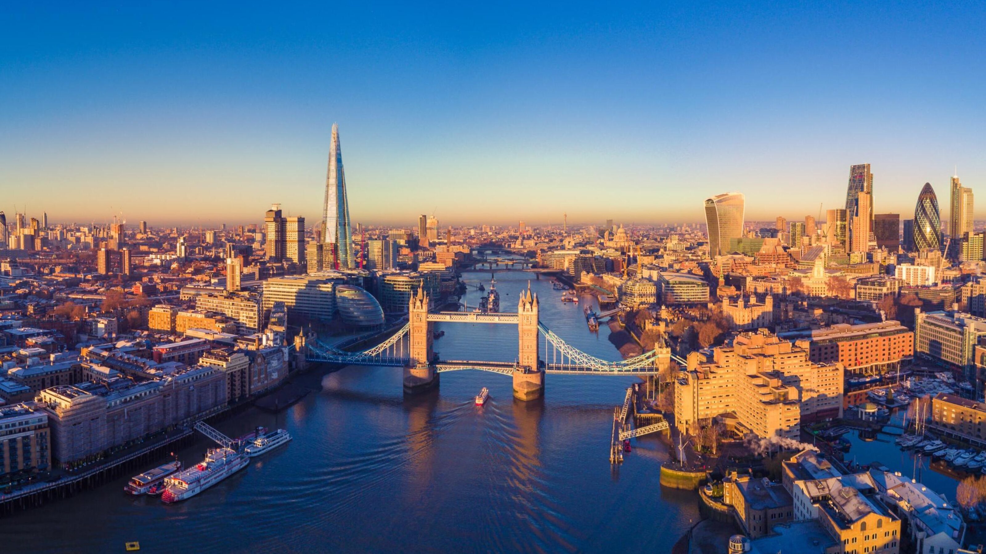 A Luxury Discovery of England and Scotland