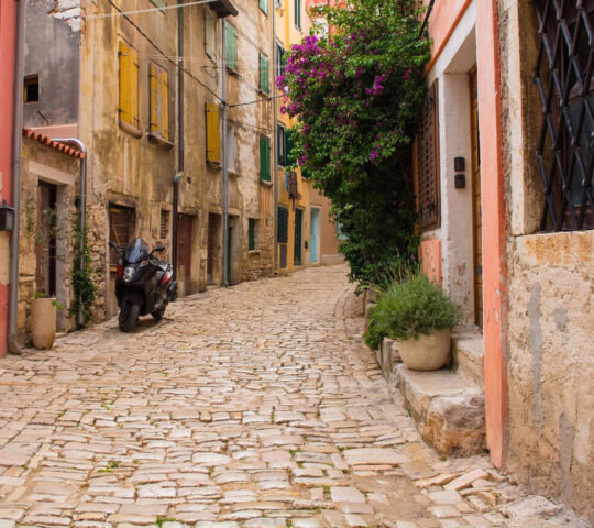 Street in Ronvinj old town