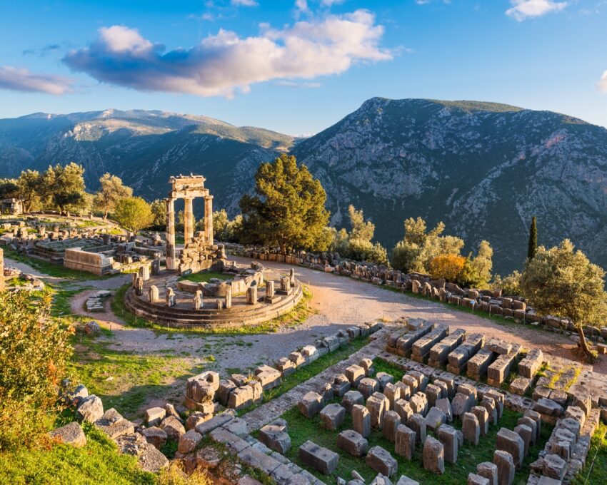 Delphi full-day tour