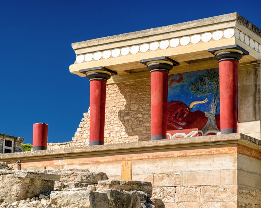 Discover Knossos and Rethymno on your way to Plaka