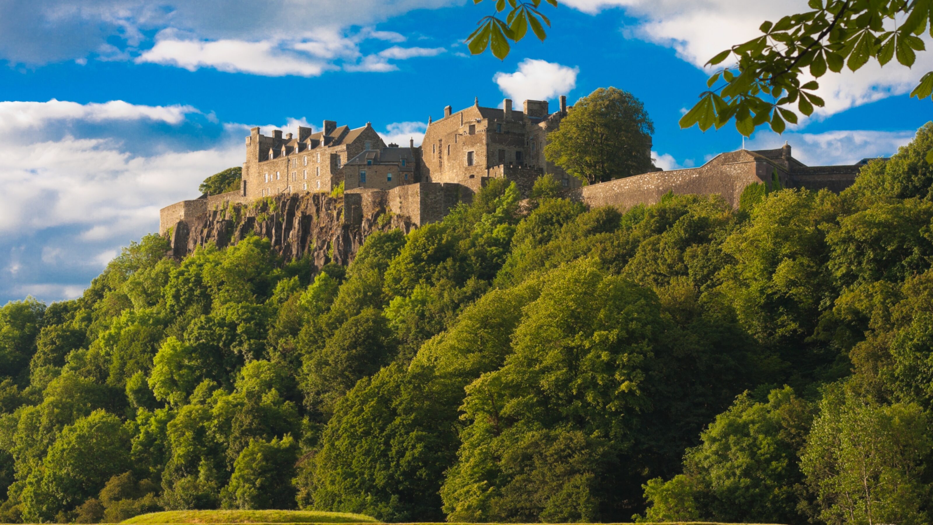 A Luxury Discovery of England and Scotland