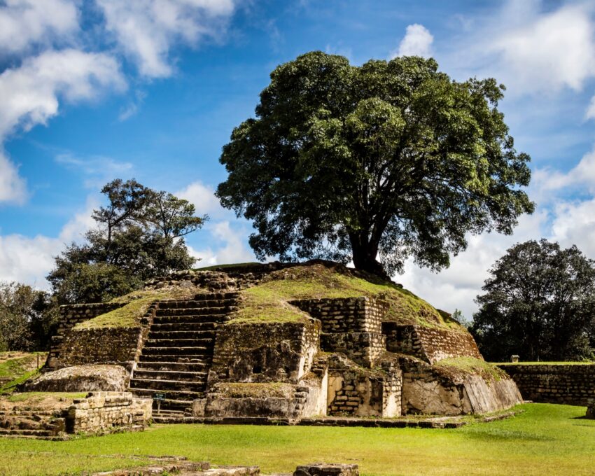 Visiting Comalapa market and the Iximche ruins