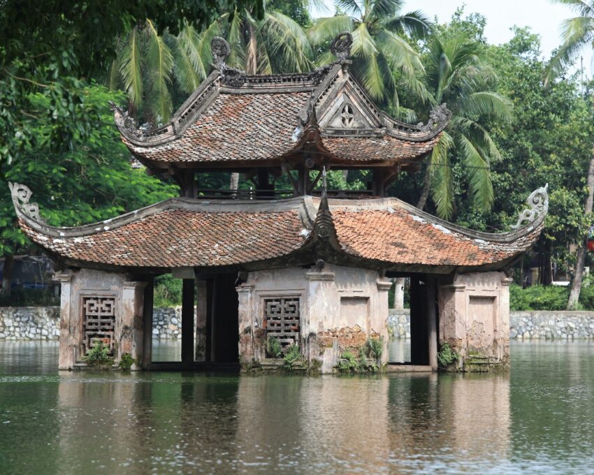 Visit to Vietnam's centuries-old pagodas