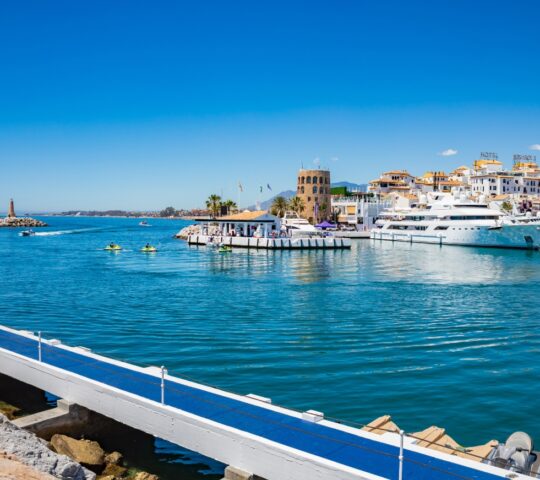 Enjoy a thrilling sailing experience in Marbella