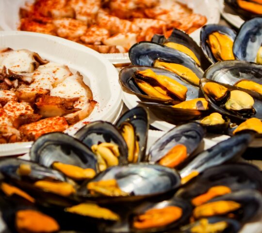 Enjoy tapas and wine in Madrid