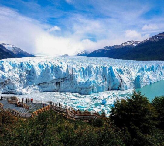 Perito Moreno Glacier's impressive size is breathtaking