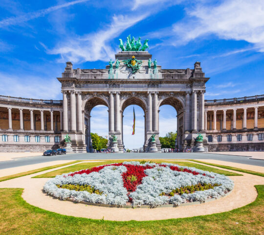 Walk through Parc du Cinquantenaire in Brussels