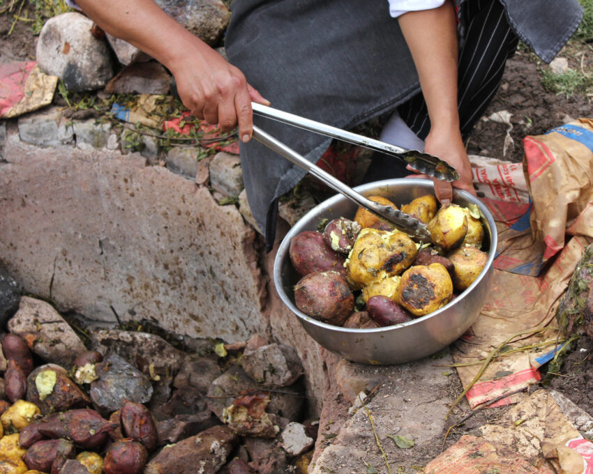 Pachamanca culinary experience and weaving workshop
