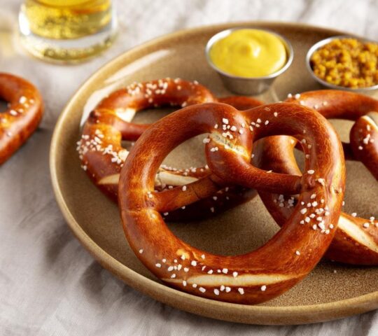 Make Bavarian pretzels in a culinary workshop