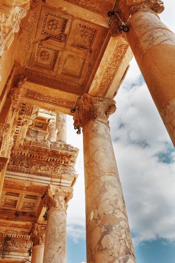 Elements of the columns of the architectural structure against the blue sky of the Library of Celsus in Ephesus, Turkey. Bottom up view SSUCv3H4sIAAAAAAAACpyRz27DIAzG75P2DhHnRkqWf2SvUu3gEK9Bo1AB2TRVffcZCBXn3fDP9md/5v76UlVsAScFe6/uIaJYKrU7b8FLowk3p4Nb1CvakuAqvbESVAkX8GLTcEWCelcq4EdMMufB7w5dGHYgAR4vpJHgUyJtdE5xlRMxSR2UYuxUMLcvkWWUxP/VmR4f2Q1cUIvfuHBhxKJCSEbOqZR9/Xi019Ia7Ks0hatvI0CFgq5QulkppL4UbcZv8cq5TZhdextWeG7OlDE3WFQ48SdpYuYbOEfla+bFIEF/aq7FHG18NHCospV+IoRt99aObc+Hceb9NLczPwrS722SdOI6WYhi8SXX0roMG7Bu5MDHpq+ncWjqfpynGpqB19AjDH2HE28nOvzjDwAA//8DACGbs6aHAgAA