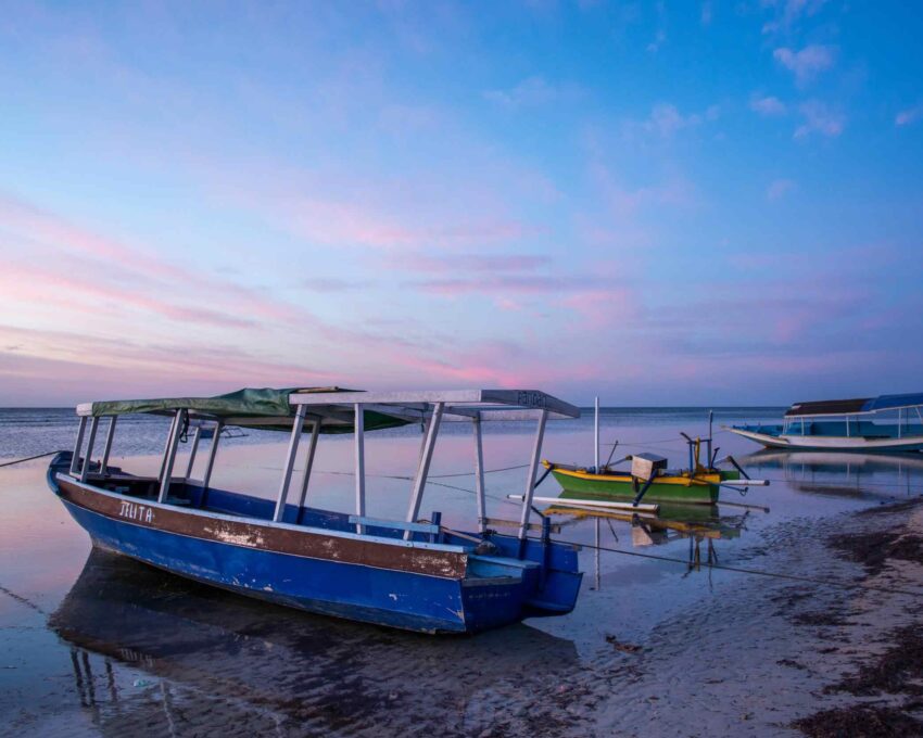 A private outrigger tour around the Gilli islands