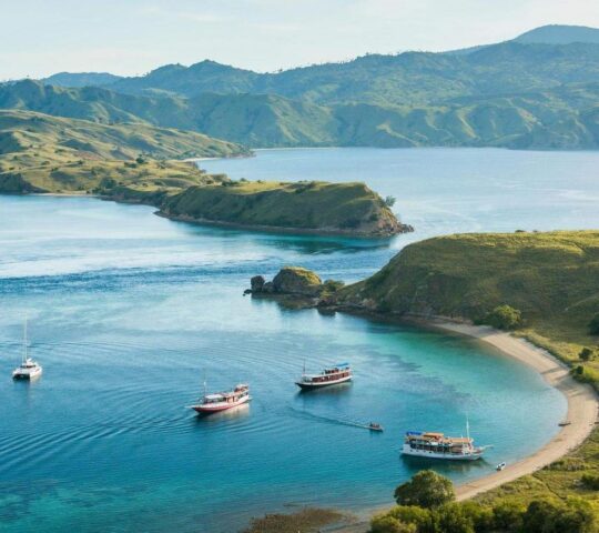 Navigate the Komodo Islands on your own boat