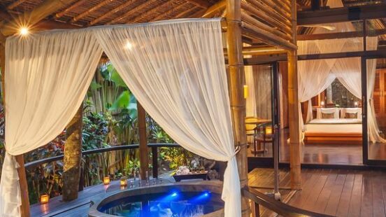 Outdoor jacuzzi at Five Elements resort Bali