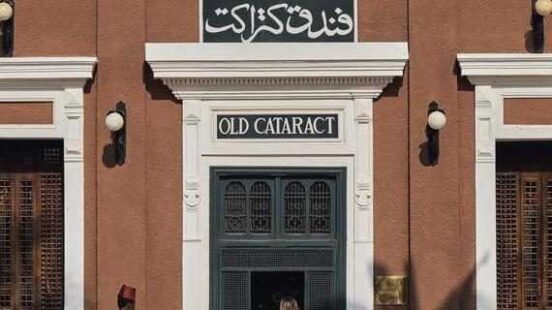 Entrance of Old Cataract hotel, Aswan with vintage car